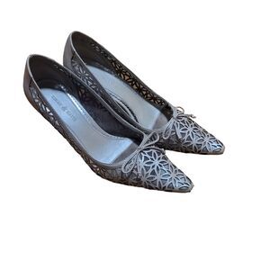 Kelly and Katie Faye gently used nude geometric mesh low 3 in stiletto heels 9.5